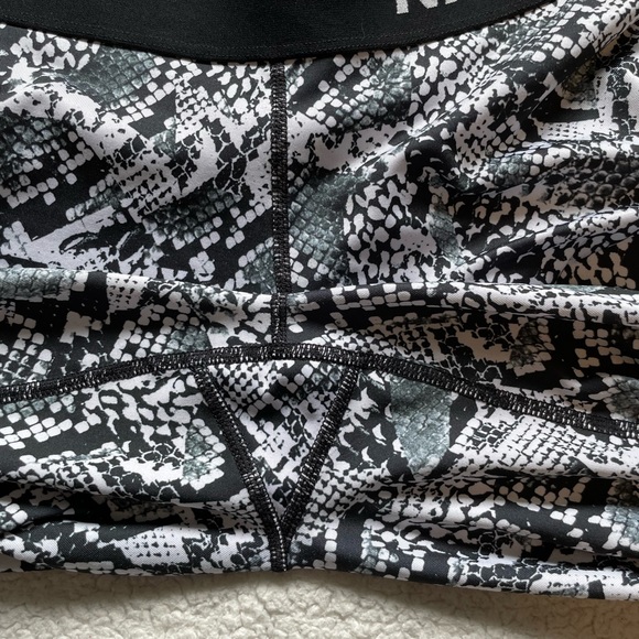 Nike pro spandex (snake skin print) - Picture 12 of 16